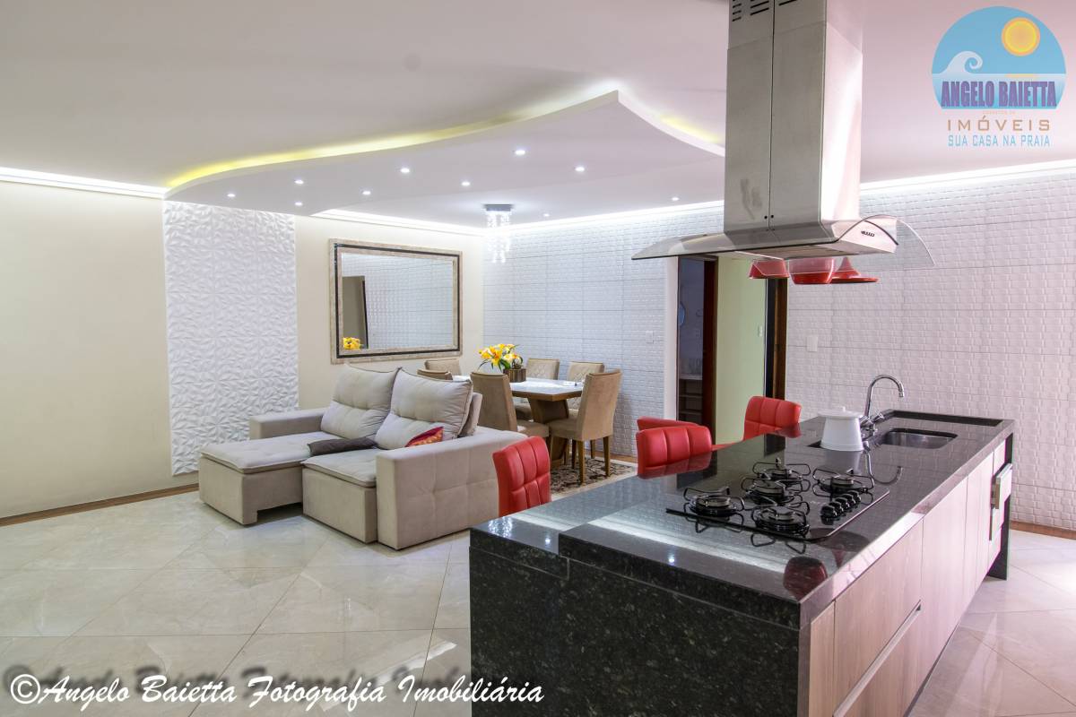Casa á venda no bairro Florida em Peruíbe