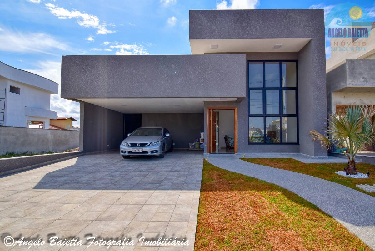 Casa com piscina, 3 suítes, á venda no condomínio Bougainvillée IV em Peruíbe