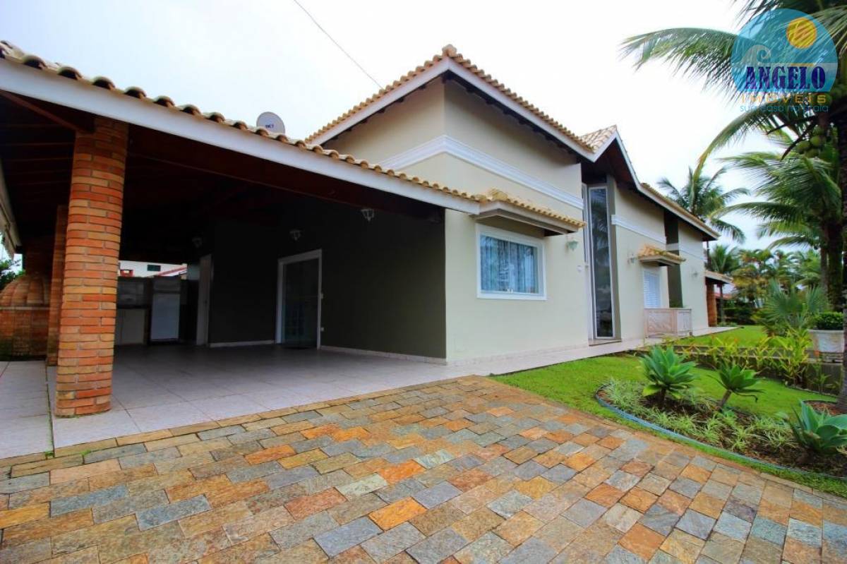 Casa para venda no condomínio Bougainvillée III em Peruibe, á 800 metros da praia
