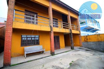 Casa á venda no bairro Josedy em Peruibe, frente ao mar