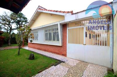 Casa lado praia em 2 lotes á venda no bairro Florida em Peruibe