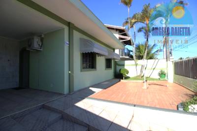 Casa á venda no bairro Oásis em Peruibe, á 200 metros da praia