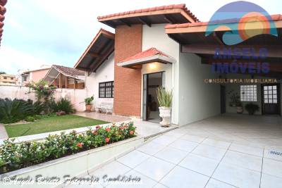 Casa lado praia á venda no bairro Oásis em Peruíbe
