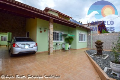 Casa com 3 dormitórios á venda no bairro São João Batista em Peruíbe