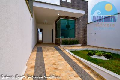 Casa á venda no bairro Flora Rica em Peruíbe