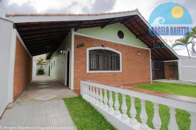Casa lado praia para venda no bairro Arpoador em Peruibe