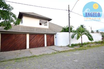 Casa para venda no bairro Florida em Peruibe, até 200 metros da praia