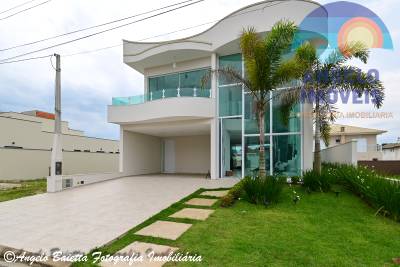 Bellissimo sobrado á venda no condomínio Bougainvillée IV em Peruíbe