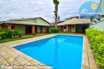 Casa com piscina, 3 dormitórios, 2 lotes, á venda no bairro Florida em Peruíbe