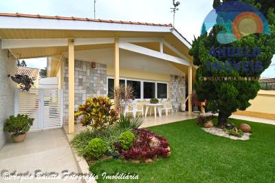 Casa lado praia á venda no bairro Florida em Peruíbe