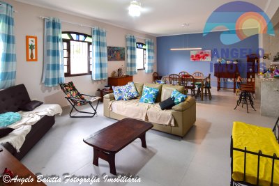 Casa com 4 dormitórios á venda no bairro Oásis em Peruíbe.
