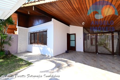 Casa á venda no bairro São João Batista em Peruíbe