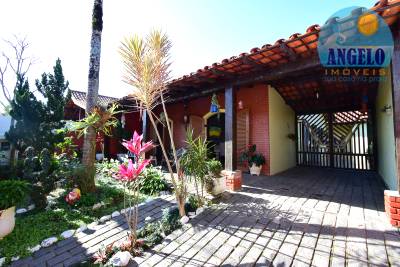 Casa em terreno de 500 m2, 3 dormitorios em Peruibe, entre 800 e 1200 metros da praia