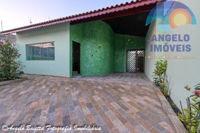 Casa lado praia á venda no bairro Oásis em Peruíbe