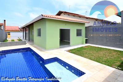 Casa lado praia com piscina á venda no bairro Jardim Beira Mar