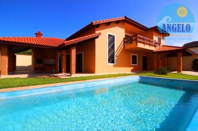 Casa com piscina, 3 lotes, no bairro Belmita Novaes em Peruibe