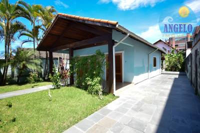 Casa para locação no bairro Ribamar m Peruíbe, á 200 metros da praia