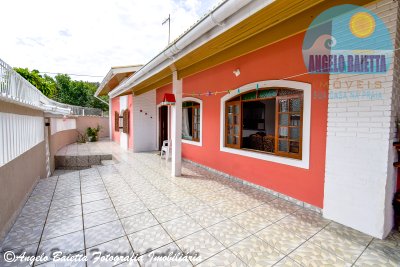 Casa á venda no bairro Arpoador em Peruíbe