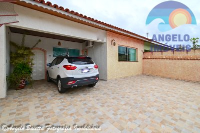 Casa com 3 dormitórios á venda no bairro Oásis em Peruíbe
