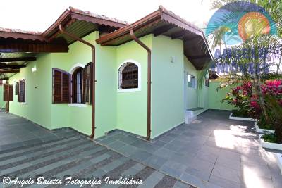 Casa á venda no bairro Arpoador em Peruíbe