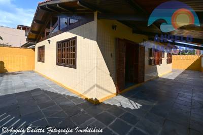 Casa á venda no bairro Arpoador em Peruíbe