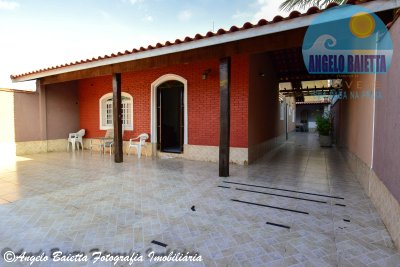 Casa para venda no bairro Jardim Peruíbe em Peruíbe