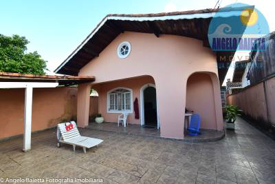 Casa á venda no bairro Oásis em Peruíbe
